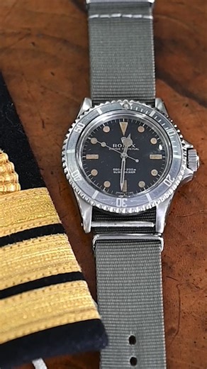 Military Watches Part 2: South Africa’s military Tudors 🇿🇦 In the late ’70s, the South African Navy issued Tudor Submariners with Snowflake dials These rare military-issued tool watches remain a sought-after piece of South African horological history. | Peter Machlup Fine Wristwatches