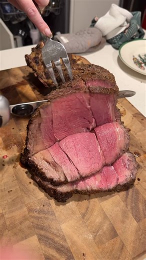 Raleigh Is Growing 📍 on Instagram: "Holiday dinners start with a roast 🥩✨ This year, I attempted the biggest rib roast I’ve ever made at home using the @nybutcherwinebar method 🙌 Their holiday roasts are Certified Angus Beef, wet-aged for a minimum of 21 days, and expertly trimmed, tied, and oven-ready by skilled butchers, which makes hosting feel way less intimidating and a lot more doable. #RaleighIsGrowing #nybutcherwinebar #HolidayHosting #RaleighFood // Raleigh Christmas dinner ideas // 