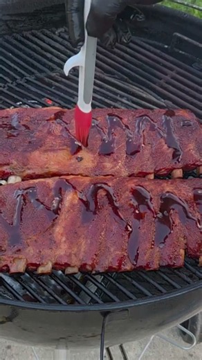 Glazing St. Louis Ribs on a Weber Kettle