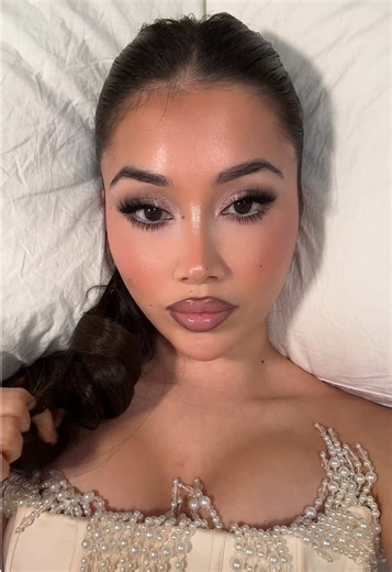 👼🏼🪽✨💛 #angelicmakeup #glittereyeshadow | glitter eyeshadow