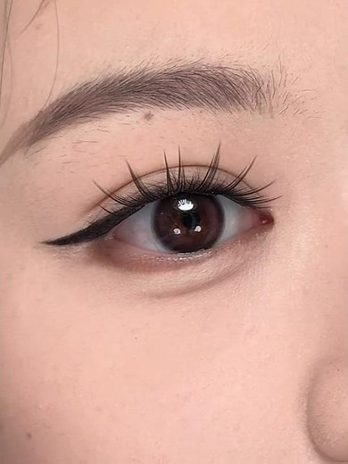 Close-Up Eye Makeup Tutorial | Easy Everyday Eyeliner for Beginners (Natural, Universal Look)#shorts