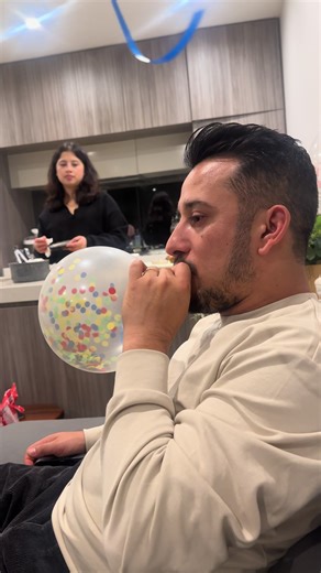 What does helium does to our voice?!!! Any cluesss 💁💁