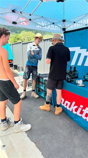 What a morning onsite at K&V Enterprises/KBL Constructions site ‘Lakeside at Canopy’s Edge’! We soaked in the stunning views, explored some seriously innovative products and caught up with the team from Makita for some hands-on demos and great chats. To top it off, we fired up the BBQ and served lunch to the incredible crew working hard onsite! Massive thanks to all who made it such a great visit! Which site should we visit next? Consider it done! | Cairns Hardware