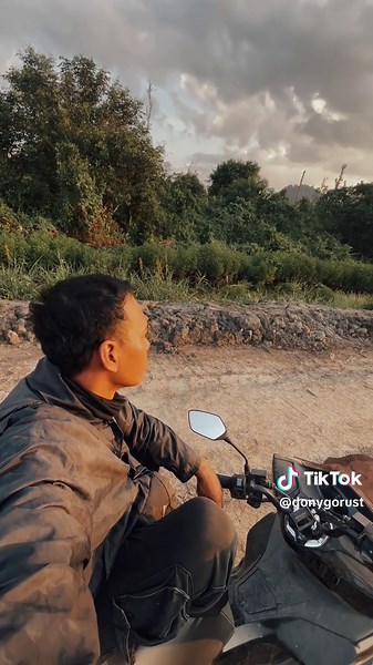 Pendakian Bukit Radak: Petualangan Seru