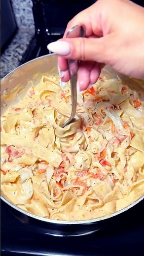 Creamy Crab Pasta: Seafood Heaven in 20 Minutes! 🦀