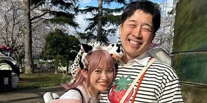 高橋愛、ハイトーンピンクヘアに電撃イメチェン 夫・あべこうじとの密着2ショットに「似てる」の声 - モデルプレス