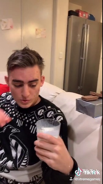 Yes!! We know they are TimTams! 😂😂 #foryou #fyp #foryoupage #satisfying #chocolate #trending #viral #xtremegamez #cooltricks #trick #quarantine