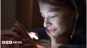 Safer Internet Day: Young ignore 'social media age limit'