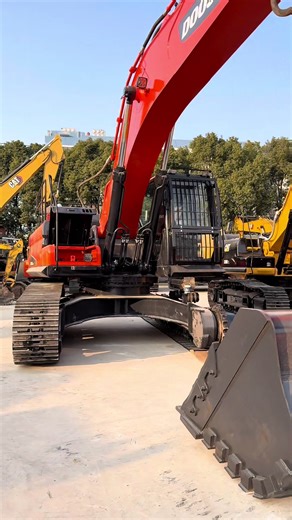 Durable Track Pad Structure for Excavators