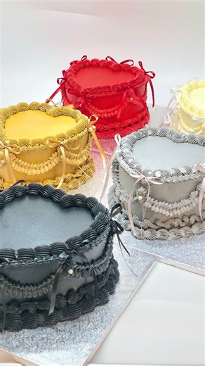 23K views · 65 reactions | Serving vintage looks & sweet bites  New cakes just dropped! #nafeesbakery #nafeesbakers #freshcreamcake #cakes #vintagecakes #vintage #gift | Nafees Bakers & Sweets | Facebook