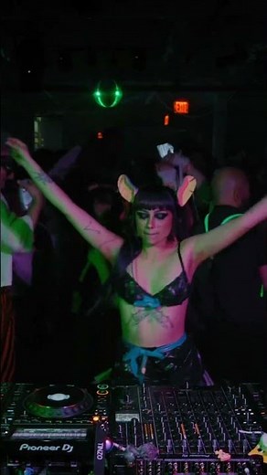 Tinzo kept the club rats dancing while ‪@ElectrolitUSA‬ kept us hydrated at Book Club Meeting 34!