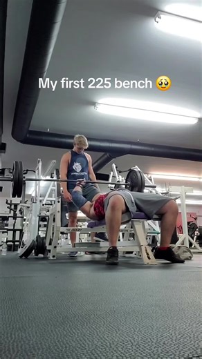 My First 225 Bench Press Experience