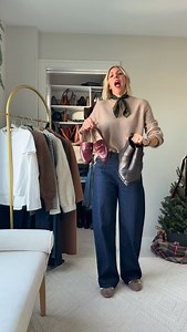 If your wide-leg jeans make every shoe feel too clunky, too frumpy, or just… wrong? It’s not your style. It’s the shoe choice. You want that clean, pulled-together look. But it’s freezing out. And the wrong shoe either ruins the line of your jeans or leaves your feet cold, wet, and annoyed. You’ve tried your everyday boots, but they look bulky. And sneakers? They make you feel like you’re in high school again. In this roundup, I’m sharing 4 cold-weather-approved shoe styles that actually complem