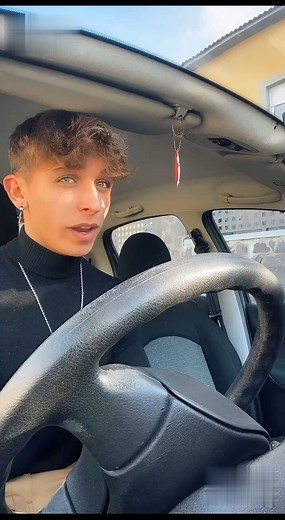 Broma del perfume a mi novia... #fblifestyle #bromas #humor #bromanovia #parejas | marc.logan