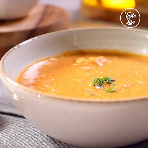 346K views · 3.5K reactions | This delicious low-calorie crab bisque is thick and creamy, served with crunchy garlic croutons and enhanced with even more crab meat for garnish.北呂 Recipe: https://www.tasteshow.com/product/lower-calorie-crab-bisque-with-garlic-croutons_29817.html | Taste Life | Facebook