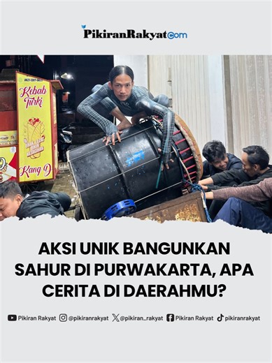 Ramadan Core Seseorang berkostum Spider-Man membangunkan warga untuk sahur di Wanayasa, Purwakarta, pada Jumat, (20/2/2026). Aksi tersebut berlangsung di lingkungan permukiman warga. Sejumlah warganet juga meminta namanya dibangunkan saat sahur. Aksi tokoh berkostum superhero itu memberikan suasana berbeda. Warga menyambutnya dengan antusias sehingga kegiatan ini dinilai unik. Aksi tersebut menjaga tradisi membangunkan sahur sekaligus mempererat kebersamaan warga. Suasana Ramadan pun semakin ter