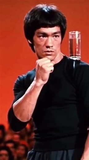 Unbelievable Control: Bruce Lee’s Perfect Balance Demo 🔥🥋