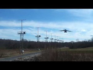 C5 Galaxy landing in strong crosswind at Memphis International Airport (KMEM) runway 36R