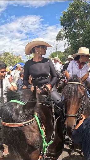 🐴The Beauty of Colombian Women 🇨🇴 #ladiesandhorses #culturas4k #florencia #colombia #caballos #lady #ladies #beauty #curvy #horses #rodeo #women #usa #mexico | Ladies and Horses