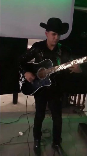 Cruz de madera - requinto y adornos