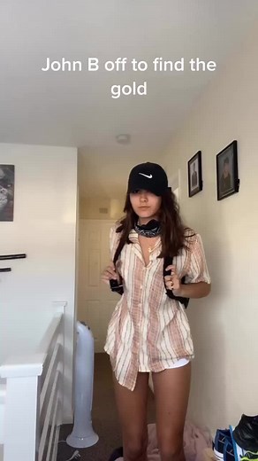 Thought I’d do an Outer Banks version... soz about the outfits, this was filmed in like 20 mins #fyp #foryou #outerbanks #obx #xyzbca #slowmotion