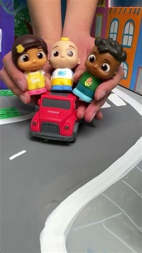 こねこを救出しよう 🚒🦸‍♂️ たすけにいくよ！ #Shorts #ココメロン #人気の童謡