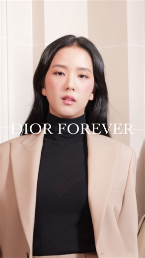 Jisoo, Anya Taylor Joy, and Willow Smith magnify the luminous matte finish with the new Dior Forever Nude Matte Filter setting powder. The imperceptible formula sets the makeup for all day shine control with a weightless feel. #DiorBeauty #DiorMakeup #DiorForever | Dior