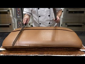 Original Chocolate Jiggly Cake Cutting