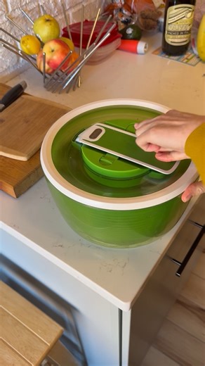 Watch Love this salad spinner on Amazon Live