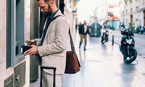 Comment retirer de l'argent au distributeur sans carte bancaire ?