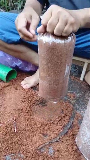 Making substrate bags 🍄,,, #mushroomfarm #farmlife #oystermushrooms #pleurotes #champignons | Ana Kembar