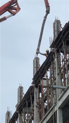 Modern Construction: Vertical Concrete Pouring for High-Rise Columns
