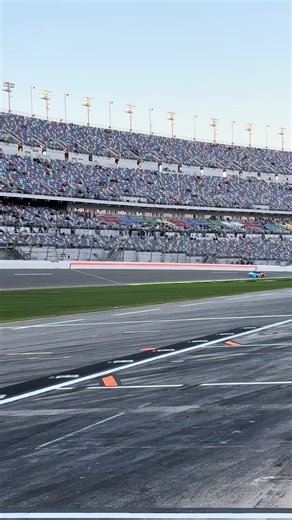 Cleetus McFarland’s beautiful Neice Truck running practice at Daytona! #cleetusmcfarlandd #NASCAR #racing #daytonainternationalspeedway