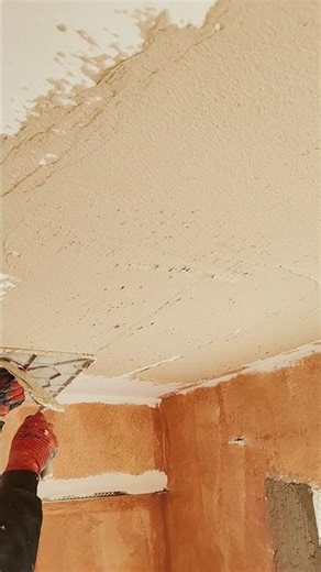 Applying plaster to the ceiling #plaster #ceiling #gypsum #paint #renovation