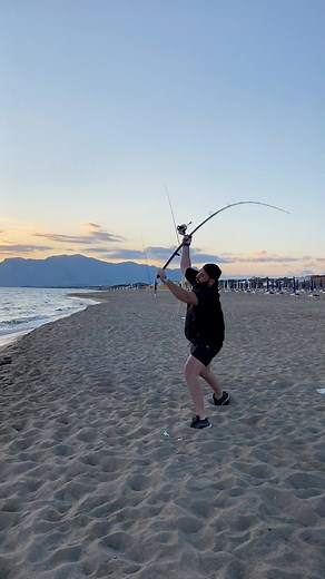 740K views · 3.9K reactions |  groundcast on beach #SurfCasting #pesca #deportivo #pescadeportiva #herrera #dorada #fishing #bretagne | Biagio MORRA | Facebook