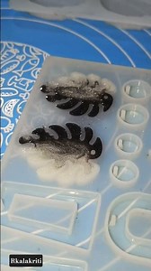 viral resin black and white earrings|christmas par black and white earrings pahane|#resinearrings