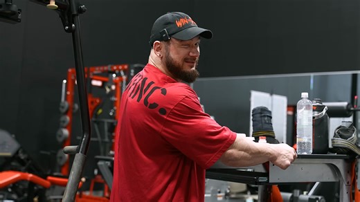 Today, Hunter and Lee Labrada are diving into an intense push workout that's perfect for those looking to gain size on their chest and shoulders with tips on how to train near a bodybuilding competition. We'll be focusing on form, incorporating exercises like flyes, incline bench press, shoulder press, lateral raises, and flat bench press. Additionally, we'll discuss the benefits of partner-assisted forced reps and the importance of maintaining injury-free training. 🔹 Push Workout Overview Befo