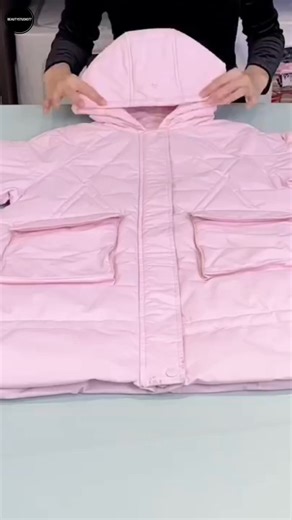 Fold your down jacket in just 3 seconds! #foldinghacks #socialmedia #reelsfacebook Perfect for winter closets & USA travel bags. ❄️🧳 #downjacket #WinterHacks #usareels #Foldfast #closetorganization #closettips Vinod Kumar | Vinod Kumar