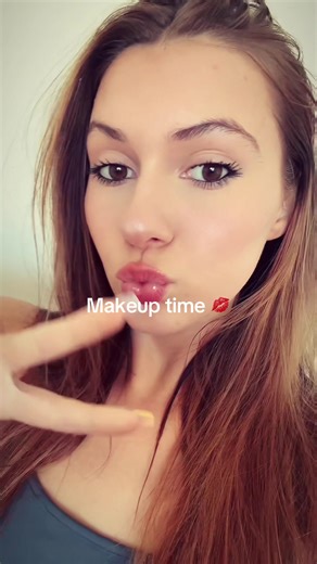 Rachel barbarosh (@rachel.barbarosh)’s video of Makeup