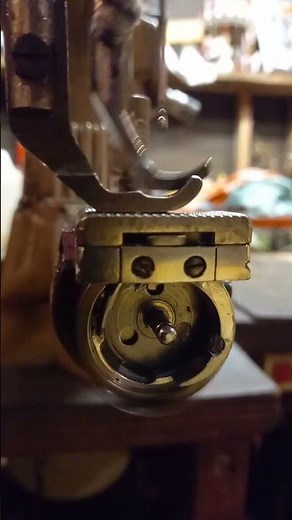 walking foot Pfaff 355 sewingmachine #pfaff #pfaffwalkingfoot #evenfeed #Pfaffsewingmechine #sewing