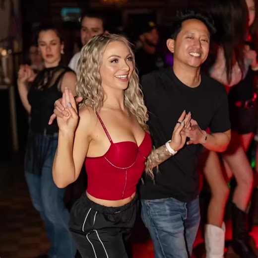 Get your country on this weekend at Montana's! Bring the crew out for some cocktails, dancing, and listen to country music all night long. Doors open at 6pm. Learn a new partner dance and lesson dance at 7pm and 7:30pm. 📸 @leos_overall_photography #montanascountrynightclub #countrybar #country #countrymusic #linedance