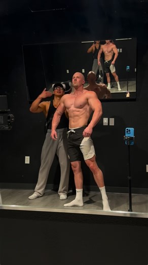 JOSH MATAALII on Instagram: "BTS @trevor.wdavis Location: @fitlab_az #bodybuilding #posing #mensphysique #posingcoach #classicphysique #mensphysiqueposing"