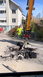 This excavator operator needs a raise 😲🙌 | UNILAD Tech