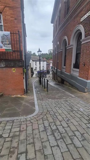 Stockport walk: Old Market Square history & graveyard sights
