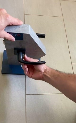 Démontage facile poignée de porte HOPPE à carré à montage rapide
