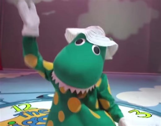 Dorothy (Would You Like To Dance With Me ?) Live #thewiggles #fyp #australia #foryourpage #dorothythedinosaur