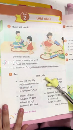 Thời học sinh chúng ta ai cũng sẽ thuộc bài này. Các cô chú nghe em bé lớp 1 đọc bài thơ “làm anh” Sách tiếng việt 1: Tập 2 🥰 Mêm mẩn ❣️ #lop1 #tieuhoc #tiengviet #donghanhcungcon #xuhuongtiktok2026