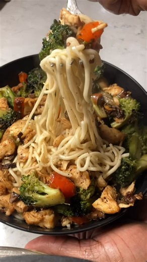 Dai Monique on Instagram: "So I tried the @tangle_pasta Garlic & Oil pasta 🍜 … #tangle #pasta #reels #explore #foodie"