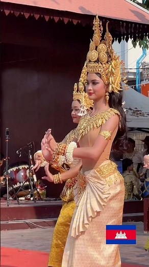 Graceful Cambodian Traditional Dance 🇰🇭✨ | A Cultural Treasure