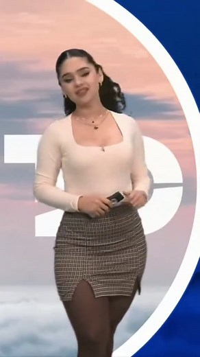 Estilo con minifalda y pantimediosas